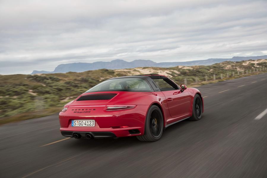  Porsche 911 Targa 4 GTS 2017 года  (WW) (фото 19 из 31)